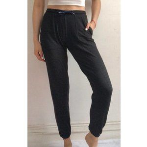 Cute black jogger for summer ☀️ exercise 🏋🏻‍♀️ or just for chill at home 😌 🏠